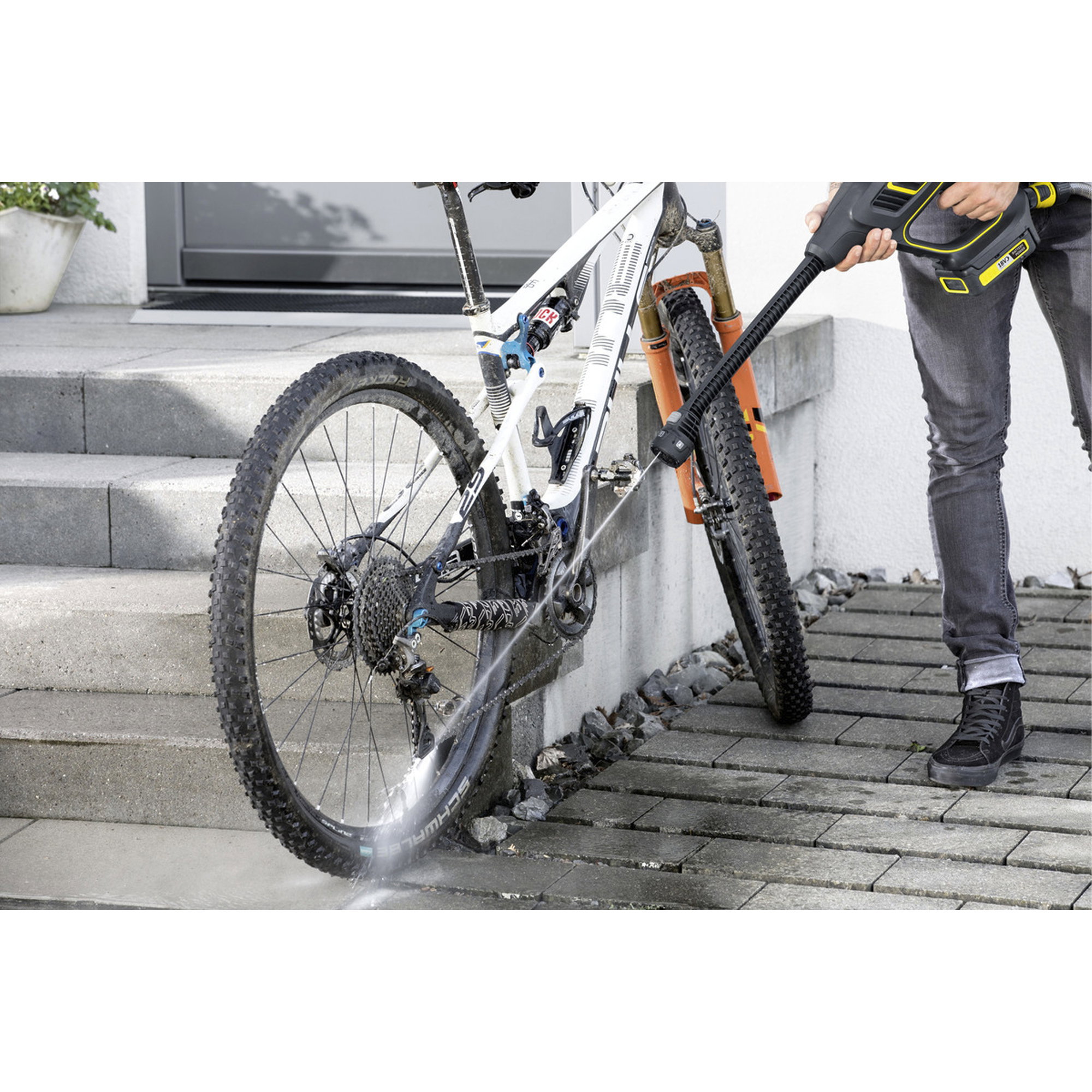 E-Bike, Mountainbike, Reinigungsgerät, Schmutzschlauch, Kettenschutz