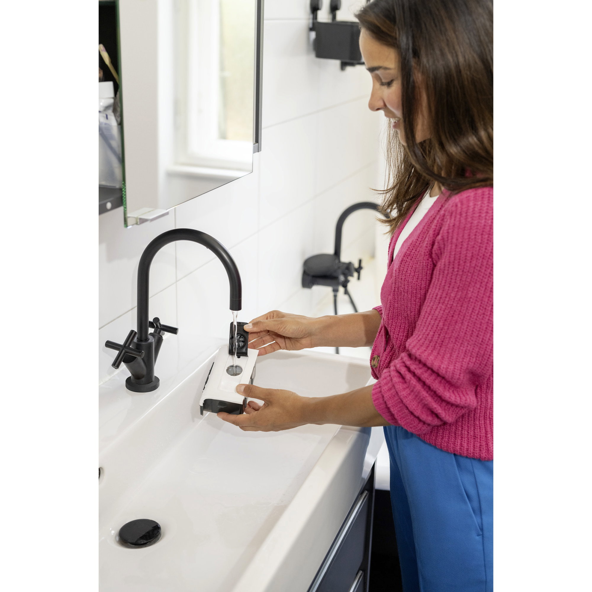 Laboratory sink, Armatur, Spritzenhalter, Weiße Fläche, Edelstahl-Teil