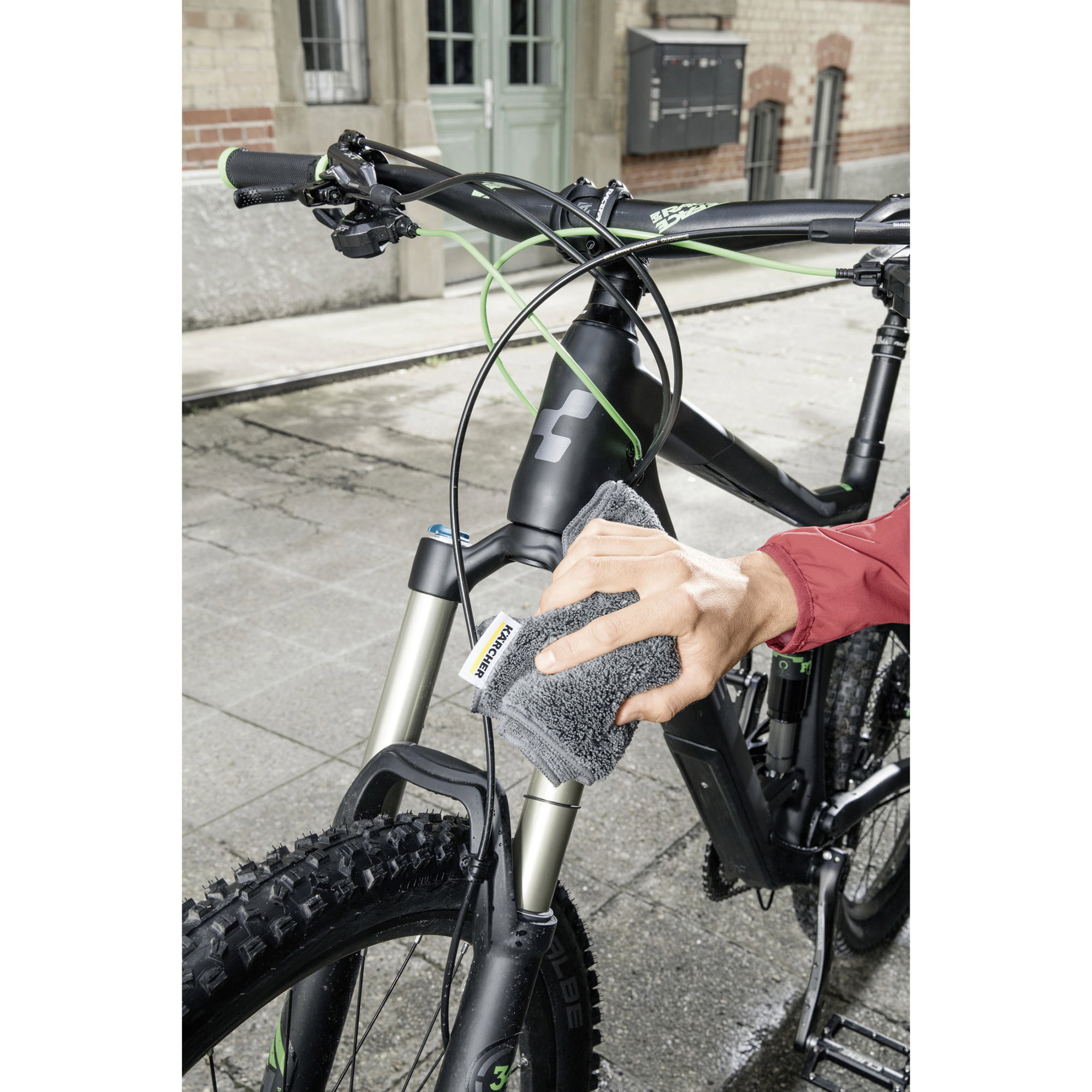 Mobile Outdoor Cleaner | Kärcher OC 3 + Bike