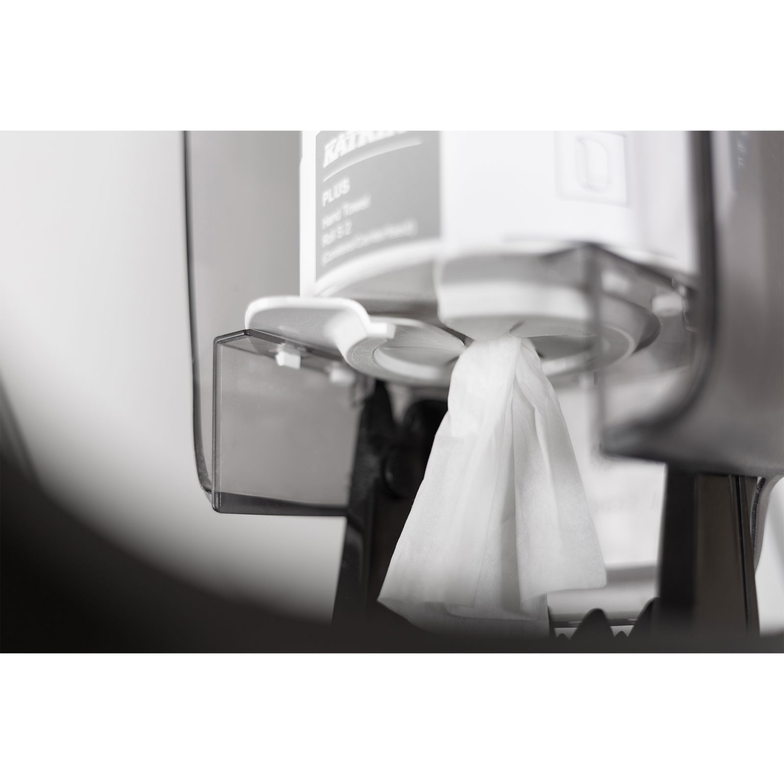 Handtuchrollenspender Katrin 82247 Inclusive Centerfeed S Schwarz