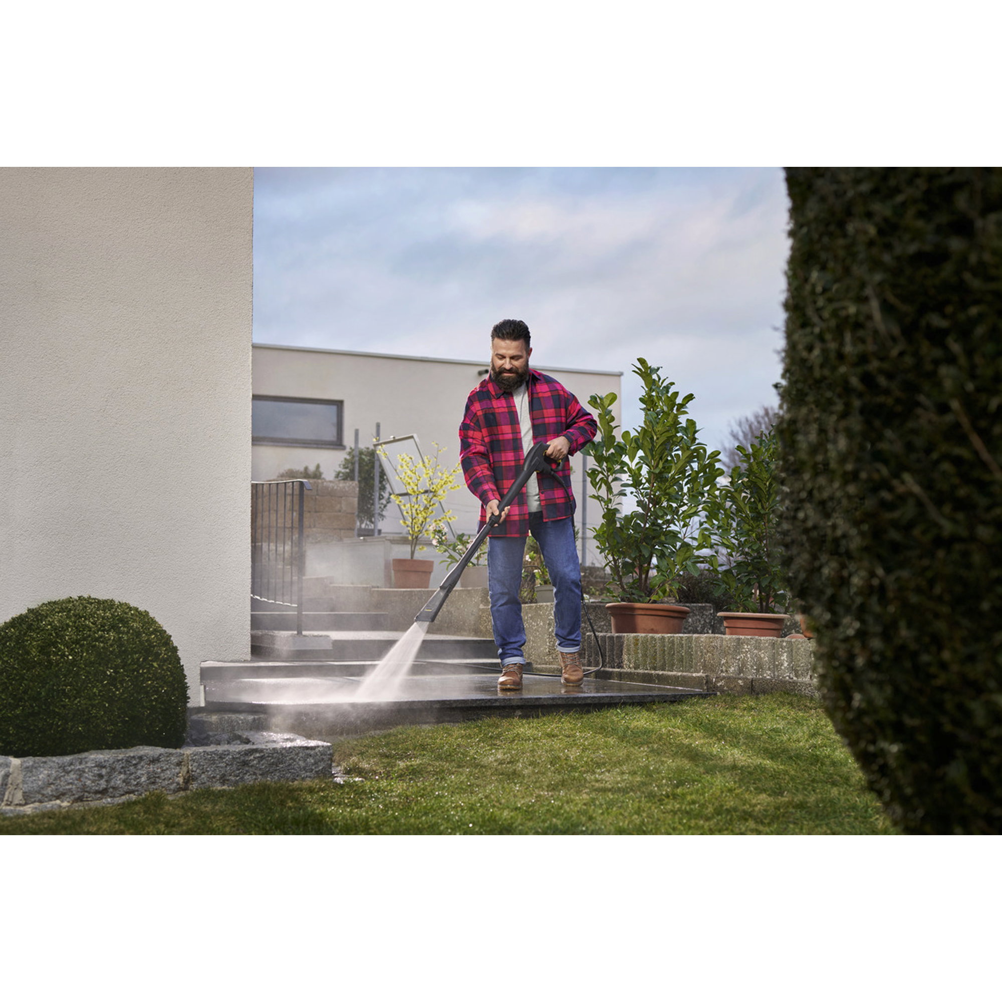 Gartenarbeit, Hochdruckreiniger, Stromkabel, Fliesen, pflanzenpflege