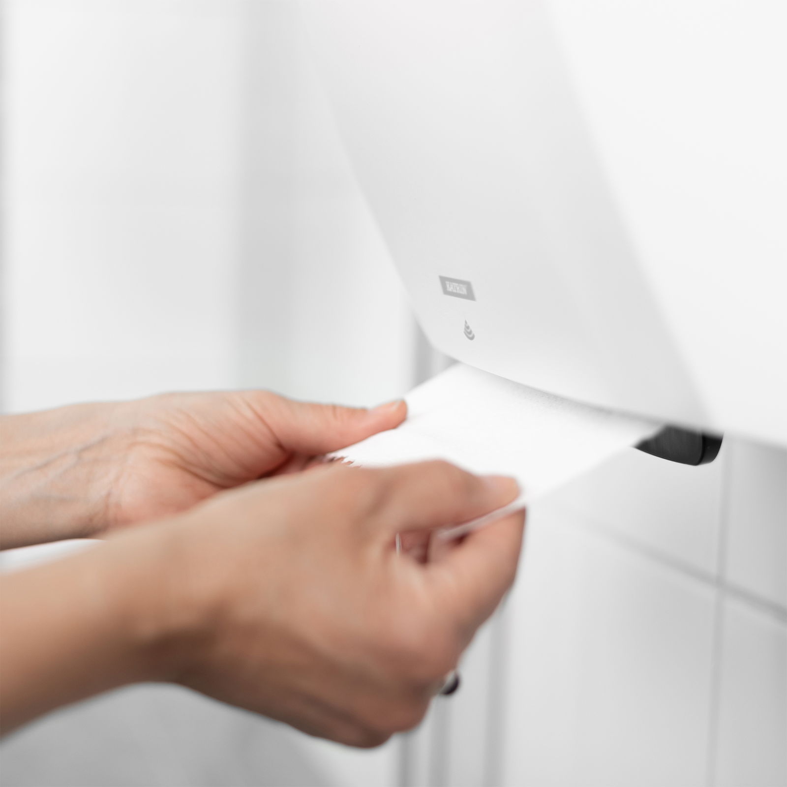 Dispenser ibrido di rotoli asciugamani Katrin 84739 Inclusive System bianco