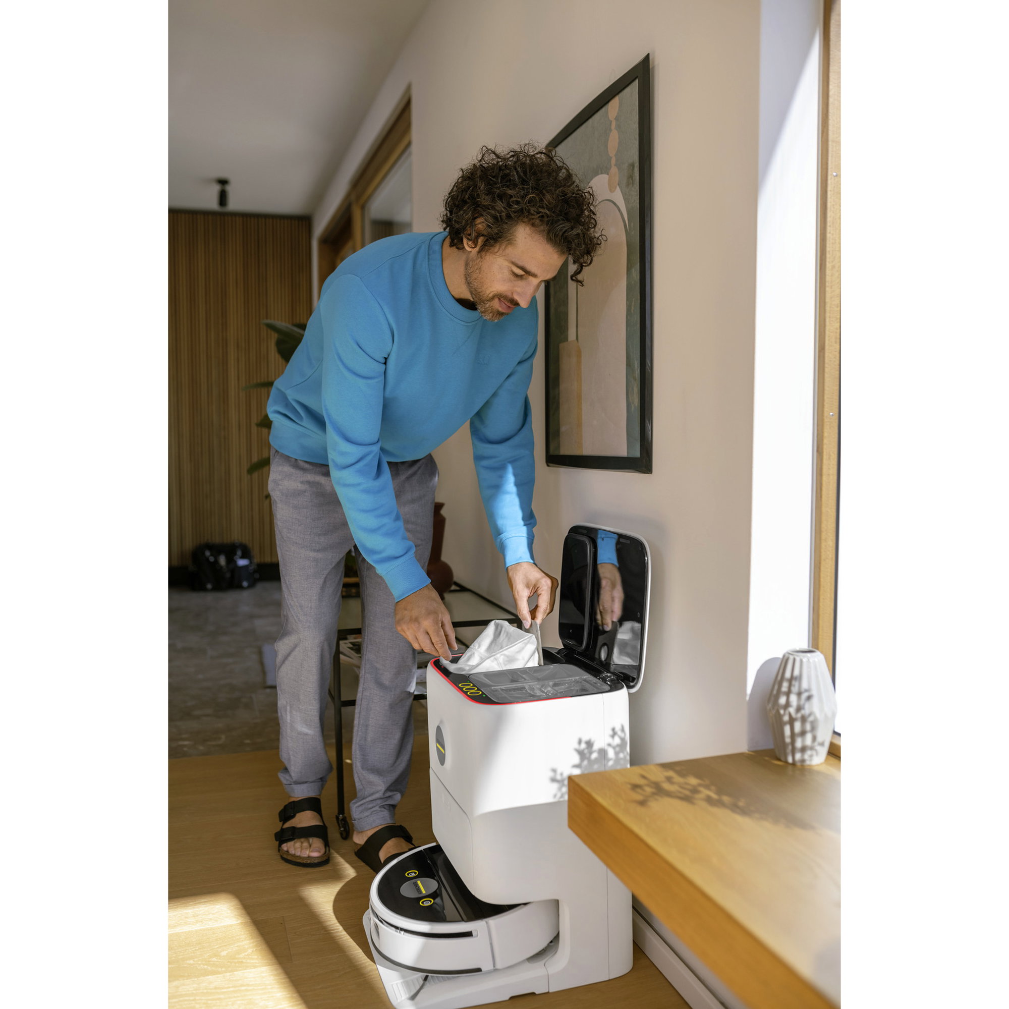 Haushaltsroboter, Saugroboter, Wäschereinigung, Tischplattform, Halterung