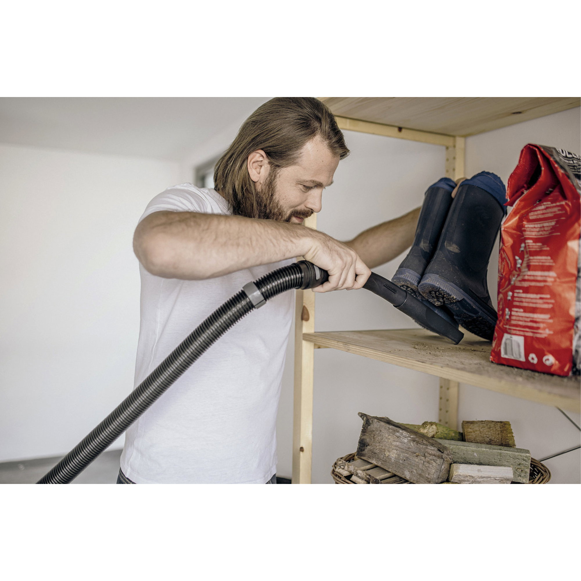 Handstaubsauger, Schlauch, Stiefel, Regal, Feuerholz