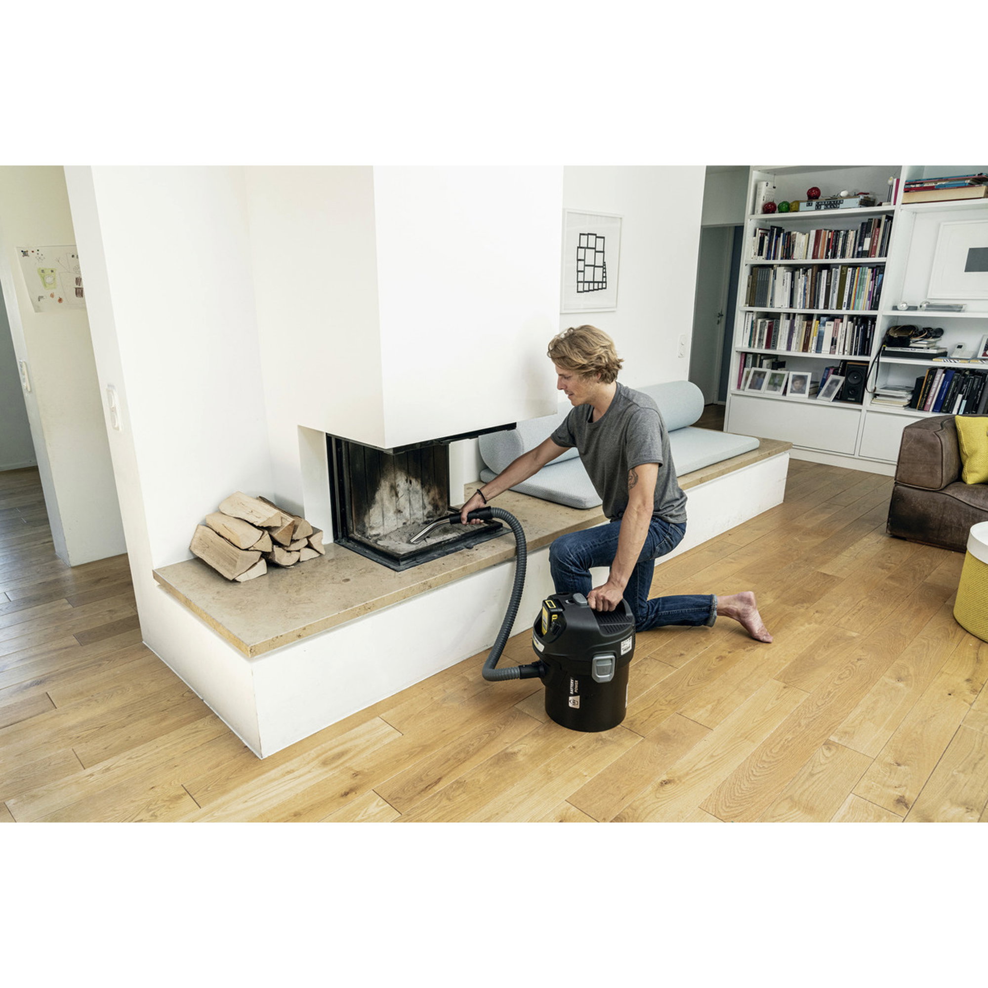 Staubsauger, Kaminreinigung, Wohnzimmer, Holzboden, Holzfeuerholz