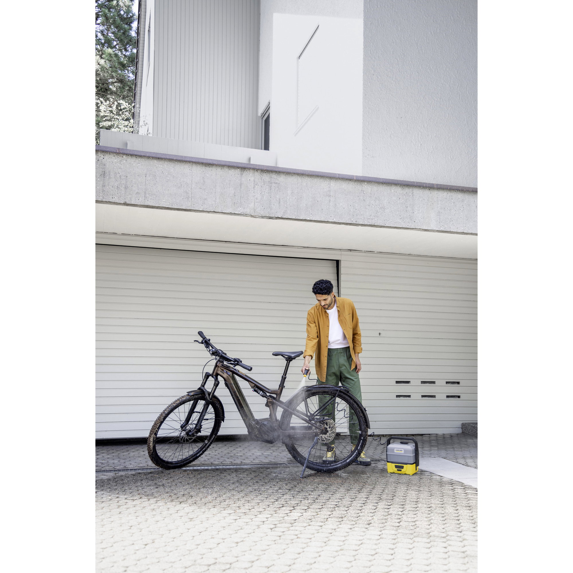 Mobile Outdoor Cleaner | Kärcher OC 3 Plus