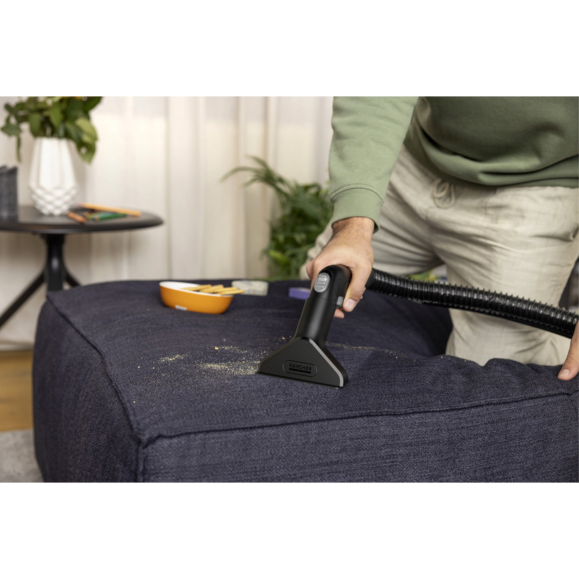 Aufrechter Staubsauger, Handstaubsauger, Teppichreinigung, Schlauch mit Verbindung, schwarzes Gerät