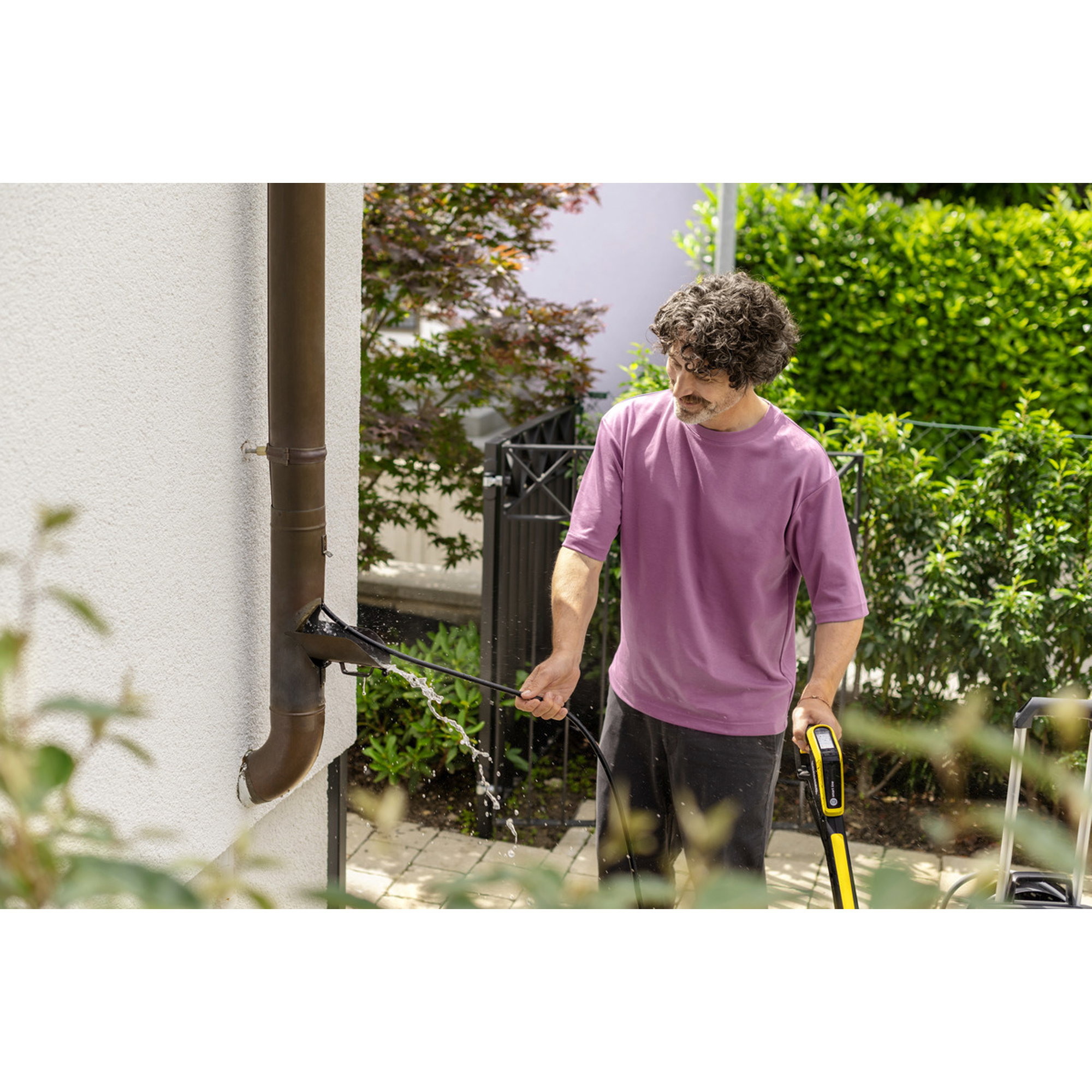 Hose, T-Shirt, Person, Garten, Außengerät