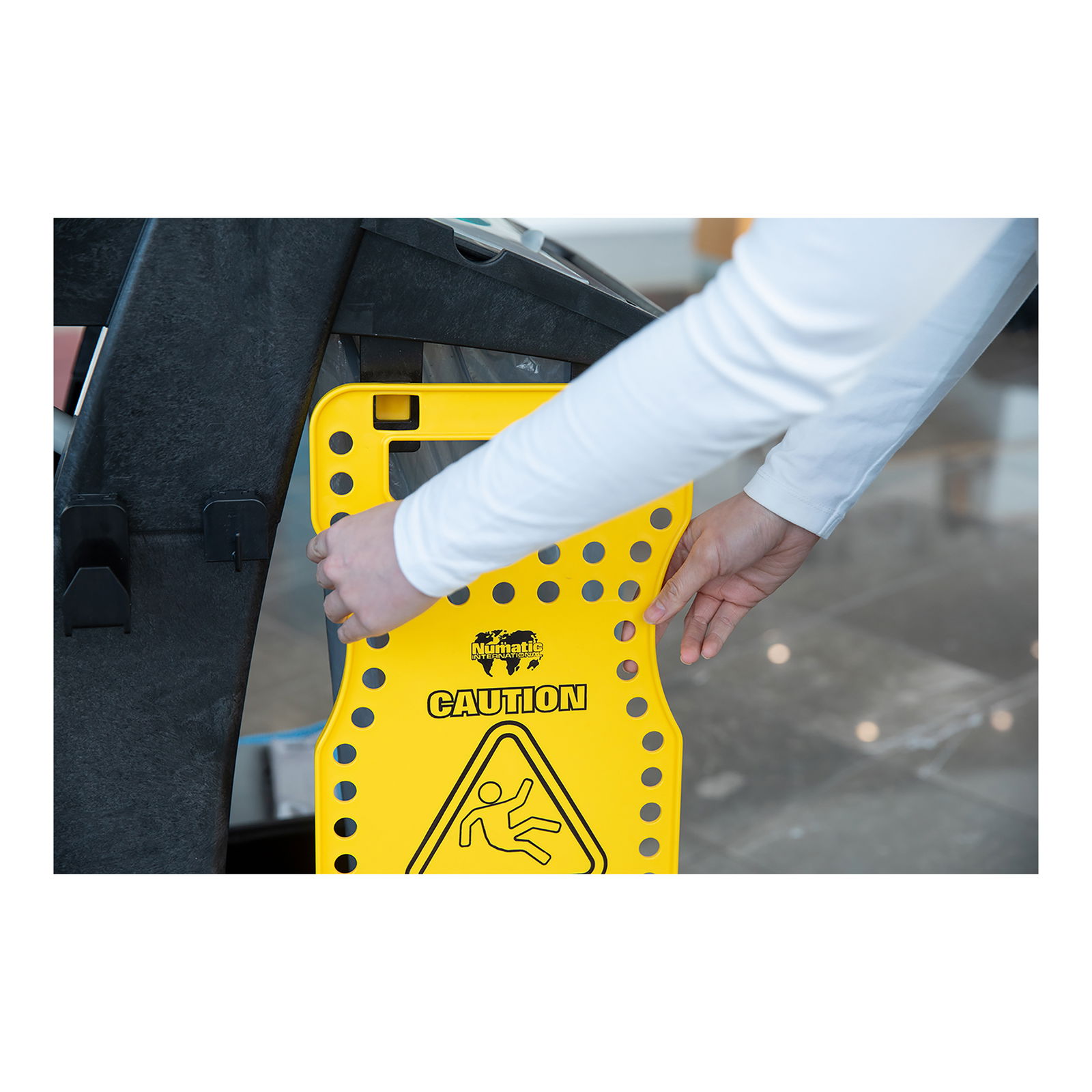 Numatic 915638 Reinigungswagen MM 8 Warnschild