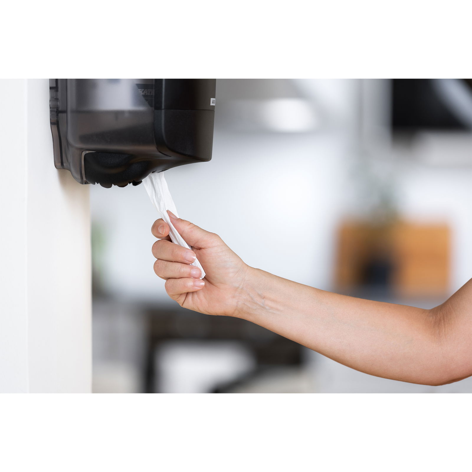 Handtuchrollenspender Katrin 82247 Inclusive Centerfeed S Schwarz